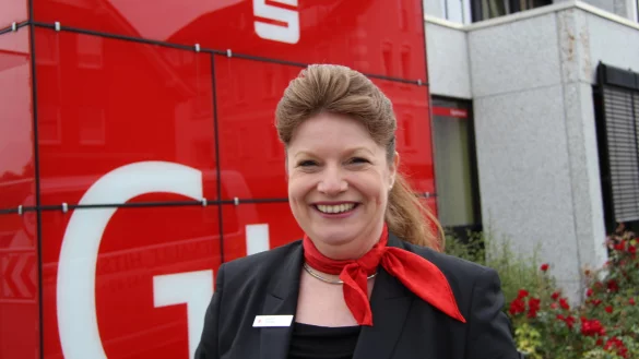 St&uuml;rzt sich in die Arbeit: Kerstin J&ouml;ntgen freut sich auf die Arbeit im Vorstand der Sparkasse Blomberg. - &copy; Foto: Schwarzer