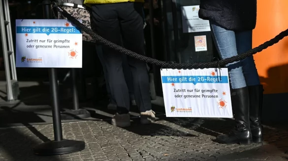 2G-Regel - &copy; Foto: Arne Dedert/dpa