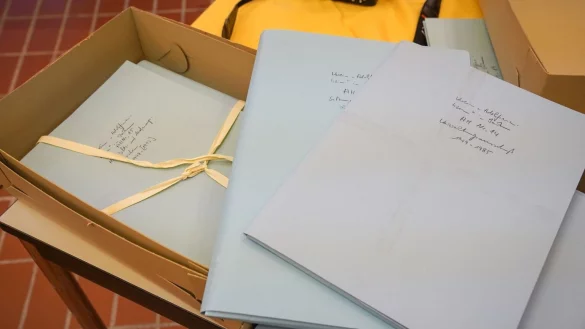 Aktenstapel - © Foto: Andreas Behr/dpa