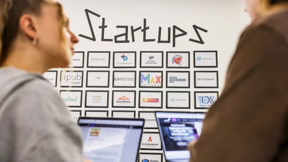 Gr&uuml;nderinnen und Gr&uuml;nder k&ouml;nnen in OWL von verschiedenen Standortfaktoren profitieren. - &copy; picture alliance/dpa