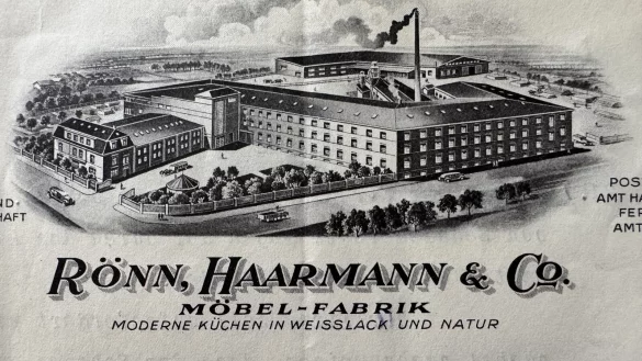 Auch der Rechnungskopf der M&ouml;belfirma "R&ouml;nn, Haarmann & Co" zeigte die Fabrik mit einem rauchenden Schornstein. - &copy; Sven Kienscherf