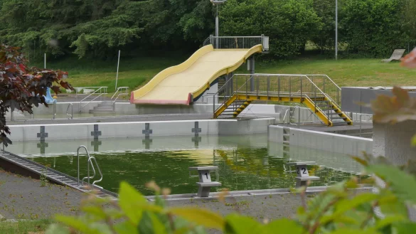 Das Eggebad soll im Mai zur Sommersaison wieder öffnen. Das ist erklärtes Ziel der Stadtverwaltung. Nun sind aber weitere Schäden entdeckt worden. - © Archivfoto: Jost Wolf