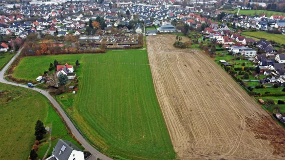 Auf Acker und Grünfläche zwischen Oberen Pahnsiek und Moritz-Kabaker-Straße entsteht das größte Neubaugebiet der Stadt. - © Luftbild: Nicole Ellerbrake