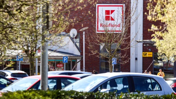 In der Herforder Kaufland-Filiale an der Werrestraße haben Reporter von "RTL" und "Stern" offenbar einen eklatanten Schimmelbefall der Kühl- und Gefriertruhen festgestellt. - © Daniel Salmon