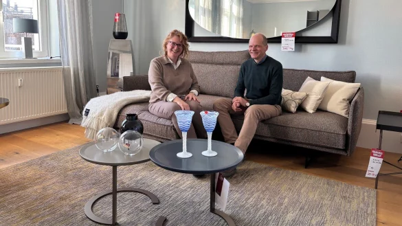 Beatrix und Axel Böger verabschieden sich von ihrem Showroom in der ehemaligen Villa des Salzufler Kurdirektors Gustav Horstmann, der 1914 den Zusatz "Bad" für Salzuflen erfolgreich beantragte. - © Thomas Reineke