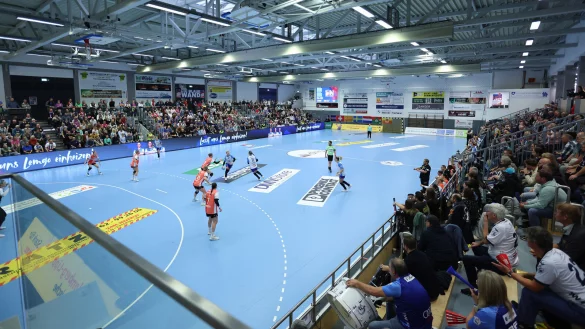 Volle Halle gegen Neckarsulm: Noch zweimal wird in diesem Jahr ein Spiel der HSG Blomberg-Lippe an der Ulmenallee ausgetragen. - © Paul Cohen