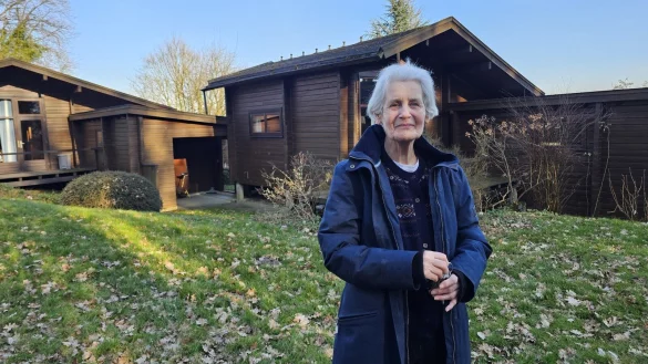 Dorothea Wehmeier ist mit ganzem Herzen Gastgeberin - und Unternehmerin. Vor 50 Jahren traf sie mit ihrer Familie die Entscheidung, ein Feriendorf in H&ouml;rste aufzubauen. Ganz einfach war das nicht. - &copy; Astrid Sewing