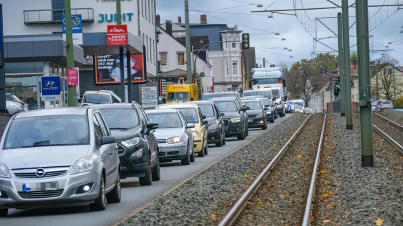 Pendlerstaus kosteten Autofahrern im vergangenen Jahr mehr Zeit als je zuvor. - © Andreas Zobe