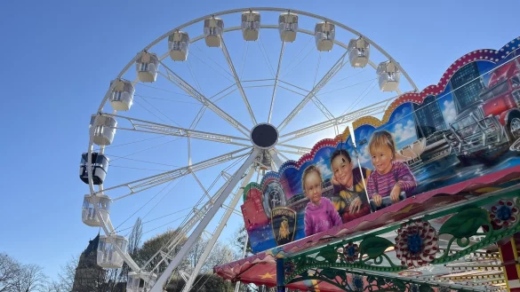 Das Riesenrad im Rosental sorgt bereits seit einigen Tagen für Aufsehen. - © Jana Beckmann