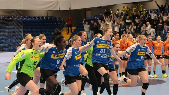 Ein großer Moment in der Phoenix-Contact-Arena: Die HSG Blomberg-Lippe zieht ins Final Four der European League ein. - © Paul Cohen