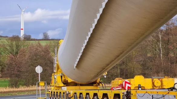 Derzeit nehmen ein knappes Dutzend Windräder bei Elbrinxen und Sabbenhausen Form an. Eines davon hat West Wind der Stadt zum Kauf angeboten, - © Marianne Schwarzer
