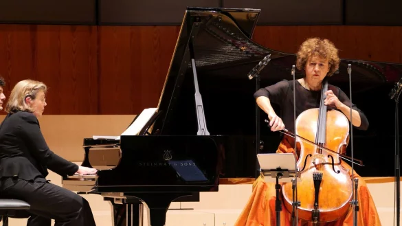 Interpretationen voller Ausdruckskraft. Das Duo Xenia Jankovic (Cello) und Silke Avenhaus (Klavier) begeistert im Dozentenkonzert im Konzerthaus. - © Thomas Krügler