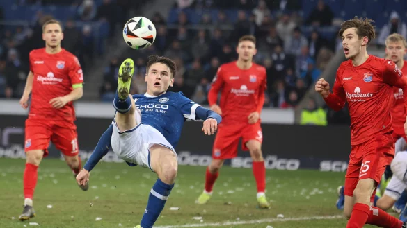 Innenverteidiger Maximilian Gro&szlig;er und seine Kollegen von Arminia Bielefeld mussten zuletzt acht Gegentore in vier Ligaspielen hinnehmen. - &copy; Oliver Krato