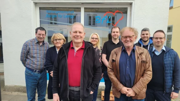 Stehen f&uuml;r die neue BfL: Alexander Bertram (von links), Christel Sieweke, Udo Golabeck, Karolina Abramska, Kai Kramm, Wolfgang Sieweke, Dominik Graeve und Tobias Heistermann. - &copy; Katrin Kantelberg