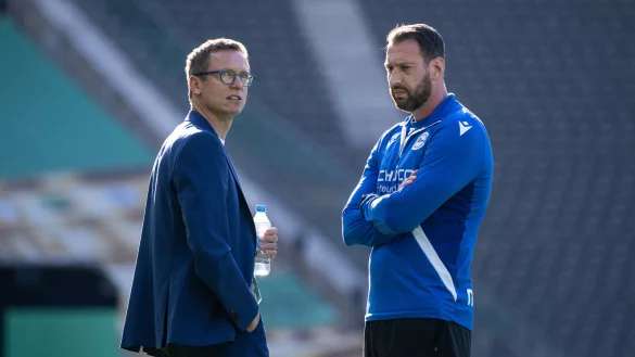 Sport-Gesch&auml;ftsf&uuml;hrer Michael Mutzel (l.) und Trainer Mitch Kniat m&uuml;ssen Wege finden, um Arminia Bielefelds Offensivspiel wieder konkurrenzf&auml;higer zu machen. - &copy; Teresa Kroeger/RHR-FOTO