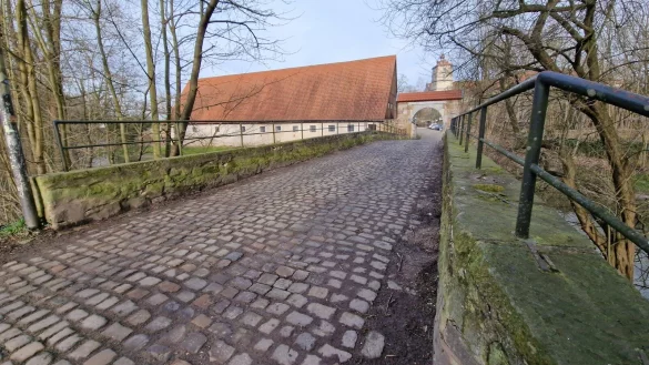 Die Schäfertorbrücke zum Schloss Brake wird in diesem Jahr saniert. - © Nadine Uphoff