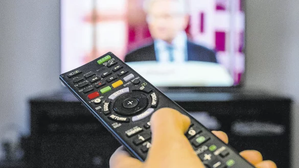 Vodafone stellt die Senderfrequenzen um. Für zahlreiche Kabelkunden kann das einen schwarzen Bildschirm bedeuten. - © dpa