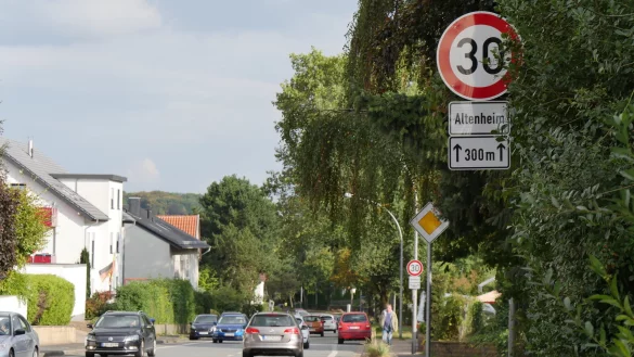 Sobald die Novelle der Stra&szlig;enverkehrsordnung beschlossene Sache ist, will die Stadt Detmold die Tempo-30-Zonen im Stadtgebiet &uuml;berpr&uuml;fen. - &copy; Jost Wolf