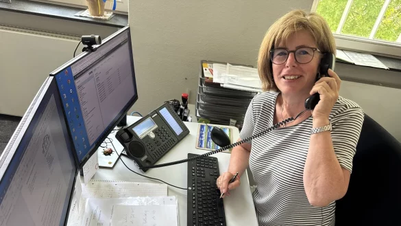 Susanne Reineke hat als Schul-Sekretärin stets ein offenes Ohr. - © Sandra Castrup