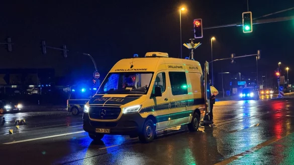 Die Polizei sicherte im vergangenen Jahr Spuren des Unfalls auf dem Südring, nun soll es ergänzend ein sogenanntes lichttechnisches Gutachten geben. - © Paul Brinkmann