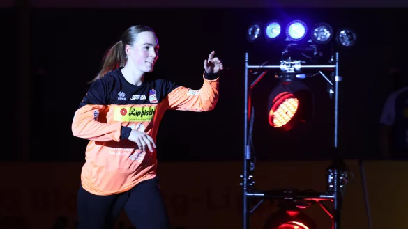 Zoe Ludwig läuft ein. Die Torhüterin der HSG Blomberg-Lippe ist in Topform. - © Paul Cohen