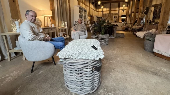 Thomas und Heike Wendik in ihrem Gesch&auml;ft in der Wenkenstra&szlig;e. - &copy; Sven Kienscherf