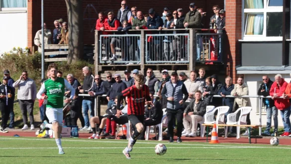 Posts Leon Hellmeier auf dem Weg nach vorne. - © Sebastian Lucas