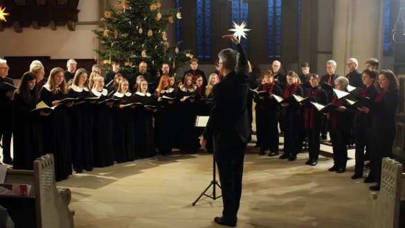 Marienkantorei und Jugendchor unter der Leitung von Volker Jänig. - © Andreas Duderstedt