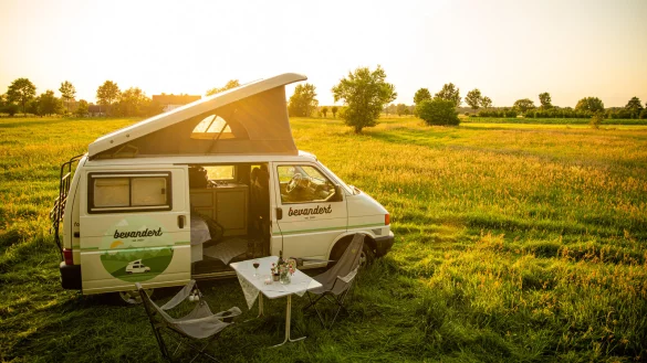 Abgeschieden in der Natur zu campen ist die Idee hinter der Plattform Vansite aus Bielefeld. - © Sebastian Siegbert