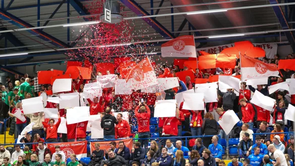 Die gute Laune bei der LZ-Cup-Endrunde kommt dem SV Diestelbruch-Mosebeck jetzt teuer zu stehen. - &copy; Paul Cohen