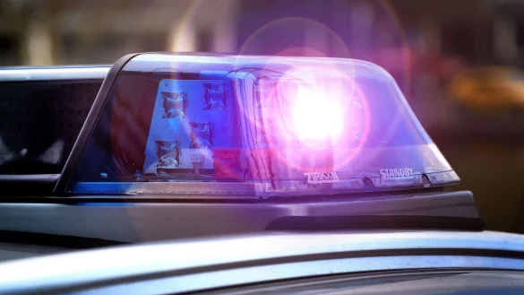 Die Polizei ermittelt, nachdem auf der A2 ein Transporter von einem Schuss getroffen wurde. - © Andreas Frücht