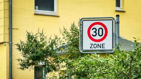 Die Stadt Detmold &uuml;berarbeitet die Geschwindigkeitsbegrenzungen im Stadtgebiet, um das Tempo-Hopping in der City zu verringern. - &copy; Raphael Bartling