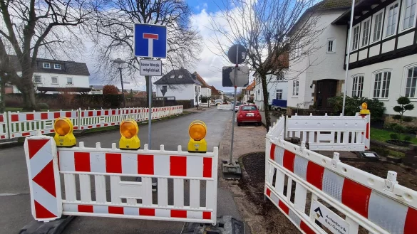 Die Sperrungen in der Hausmannstraße und der Bahnhofstraße bleiben noch weiter bestehen. - © Marianne Schwarzer