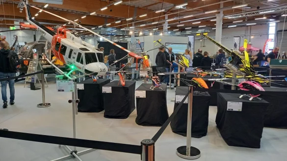 In der Messehalle sind auch flugf&auml;hige Modelle zu bestaunen. - &copy; Messe OWL