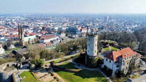 Der Blick auf die Stadt ist von der Sparrenburg aus umwerfend. - © Eike J. Horstmann