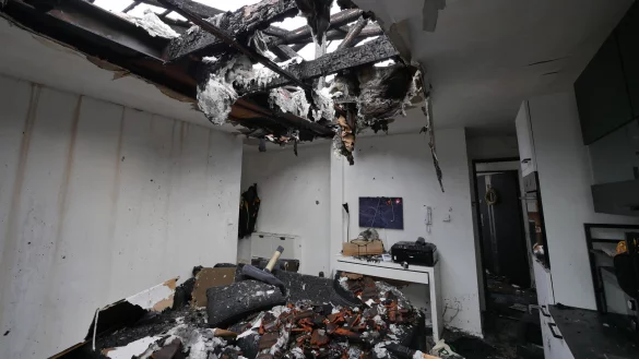 Nach einem Brand ist üblicherweise der gesamte Hausrat nicht mehr zu gebrauchen. Was das Feuer verschont hat, hat in der Regel das Löschwasser zerstört. Welche Versicherung zahlt was? - © Jost Wolf