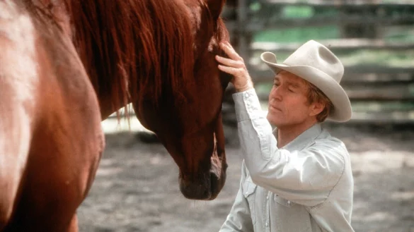 US-Schauspieler und Regisseur Robert Redford mit Pilgrim in einer Szene seiner Romanverfilmung "Der Pferdefl&uuml;sterer". - &copy; picture alliance / dpa