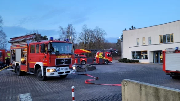 Die Feuerwehr hat am Freitag einen Brand im Fachklassentrakt des Schulzentrums Blomberg gel&ouml;scht. - &copy; Feuerwehr Blomberg