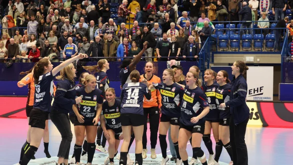 Jubel, Trubel, Heiterkeit: Die HSG Blomberg-Lippe begeistert die Zuschauer in Lemgo. - © Paul Cohen(