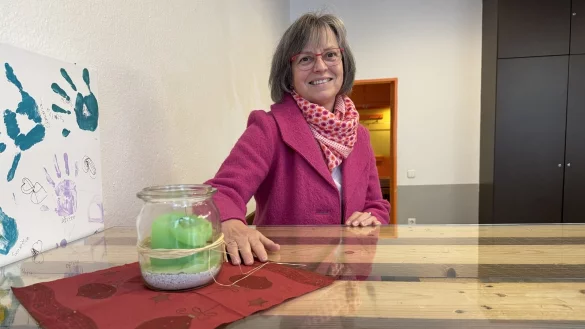 Seit 36 Jahren ist Diakonin Ute Schmutzler-Frohwitter verantwortliche Ansprechpartnerin für Kinder und Jugendliche, die das Jugendheim Heiden am Kirchplatz besuchen. - © Sven Kienscherf