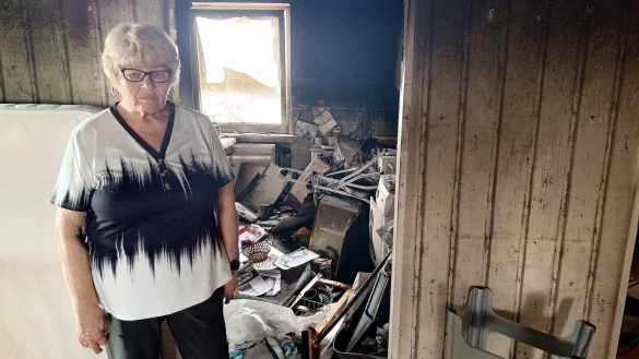 Durch den Brand in ihrer Wohnung hat Rita Maschmann ihre komplette Einrichtung verloren - darunter zahlreiche Erinnerungsst&uuml;cke. - &copy; Sven Hauhart