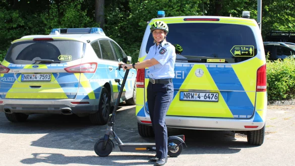 Hat nichts gegen Elektroroller, mahnt jedoch zur Rücksicht und rät entschieden zum Helm: Polizeirätin Julia Breitenstein. Sie ist die Leiterin der Direktion Verkehr in Lippe. - © Annika Langhagel