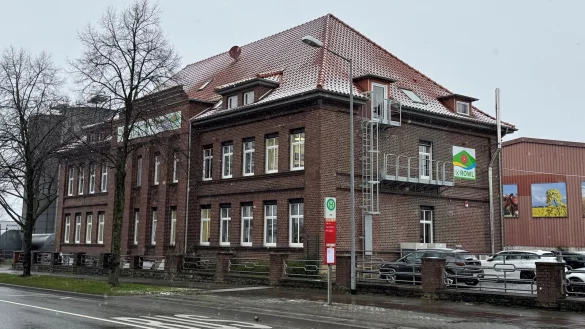 Die ehemalige Lippische Hauptgenossenschaft (LHG, heute Raiffeisen OWL) an der Heidenschen Stra&szlig;e in Lage. - &copy; Sandra Castrup