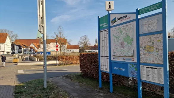 Diese Infotafeln, wie hier am Langenbrücker Tor, sollen abgebaut werden. - © Nadine Uphoff