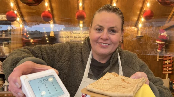 Bei Bettina Kaiser können Bielefelder an der Obernstraße ihren Crêpe mit Karte zahlen. - © Verena Freiberg