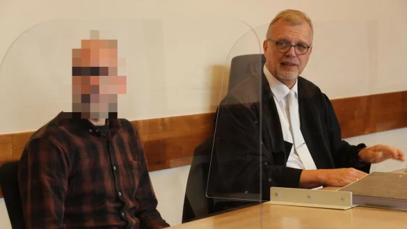 Der Angeklagte Michael S. mit seinem Verteidiger Johannes Salmen. - &copy; Janet K&ouml;nig