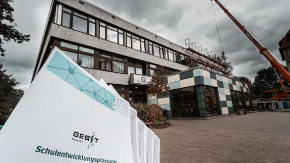 D&uuml;stere Wolken &uuml;ber der Schullandschaft: Mit der verabschiedeten Schulentwicklungsplanung sind die Leiter mehrerer Einrichtungen &uuml;berhaupt nicht einverstanden. Sie &auml;u&szlig;ern scharfe Kritik. - &copy; Torben Gocke