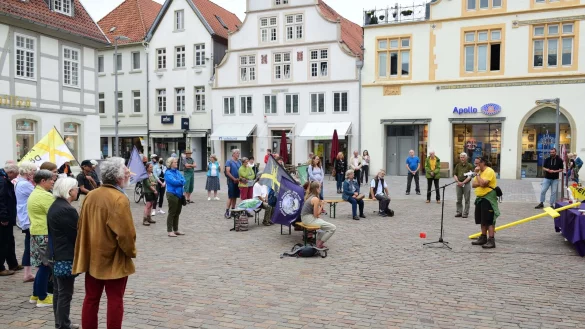 Vier Wochen sind die Pilger unterwegs. Auf Einladung der Gemeinde St. Nicolai gibt es eine Kundgebung. - &copy; Nicole Ellerbrake