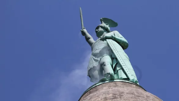 Abbildung: Nebeltest am Hermannsdenkmal. - &copy; Landesverband Lippe