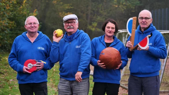 Hans-J&uuml;rgen Sporkmann (von links), Helmut Borcheld, Martina Hoffmann-Spisla und Wilfried Kampmeier "brennen" f&uuml;r das Sportabzeichen. - &copy; J&ouml;rg Hagemann